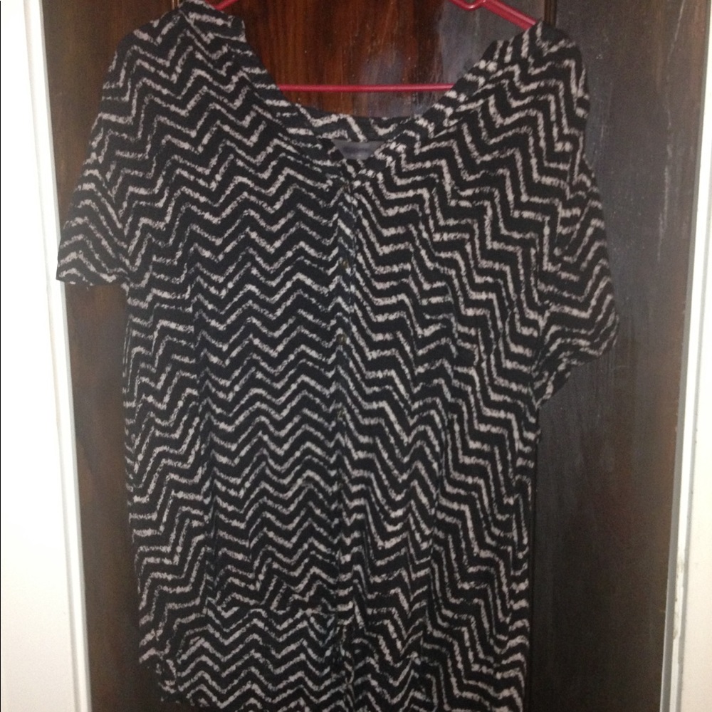 Sleeves top black and white